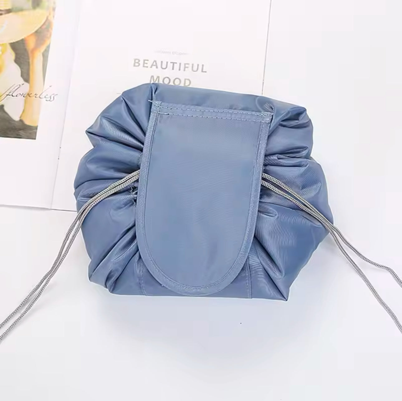 Travel cosmetic bag